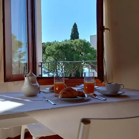 فندق مبيت وإفطار Agora 4*
