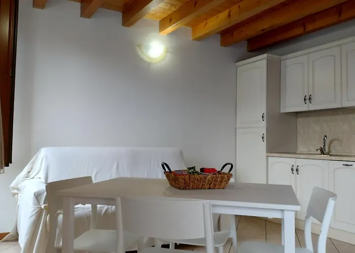 לינה וארוחת בוקר Agora Suite גרדונה ריביירה